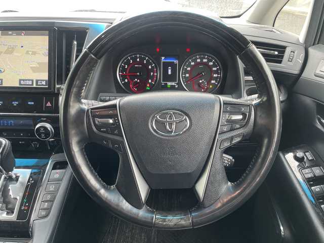 トヨタ アルファード S Cパッケージ 三重県 2018(平30)年 5.8万km ホワイトパールクリスタルシャイン 登録時58047km/フルモデリスタ/三眼LED/黒革シート/純正フリップダウンモニター/禁煙車/純正ナビ/（AM/FM/TV/Bluetooth）/フルセグTV/バックカメラ/ビルトインETC/レーダークルコン/ドライブレコーダー/デジタルインナーミラー/ステアリングスイッチ/ステアリングヒーター/パワーバックドア/シートメモリー/パワーシート/シートヒーター/ベンチレーション/キャプテンシート/プリクラッシュセーフティ/レーンディパーチャーアラート/クリアランスソナー/先行車発進お知らせ機能/オートライト/オートハイビーム/プッシュスタート