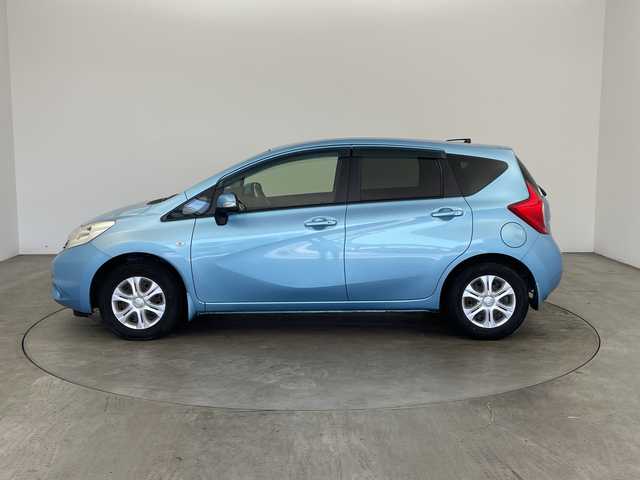 日産 ノート X DIG－S 兵庫県 2014(平26)年 5.6万km ソニックブルー ・純正ナビ/TV/CD/SD/AUX/・ETC/・フロアマット/・アイドリングストップ/・ヘッドライトレベライザー/・電動格納ミラー/・ドアバイザー/・AAC/・スマートキー/・プッシュスタート/・取扱説明書/・保証書