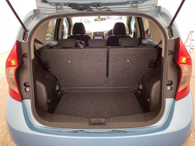 日産 ノート X DIG－S 兵庫県 2014(平26)年 5.6万km ソニックブルー ・純正ナビ/TV/CD/SD/AUX/・ETC/・フロアマット/・アイドリングストップ/・ヘッドライトレベライザー/・電動格納ミラー/・ドアバイザー/・AAC/・スマートキー/・プッシュスタート/・取扱説明書/・保証書