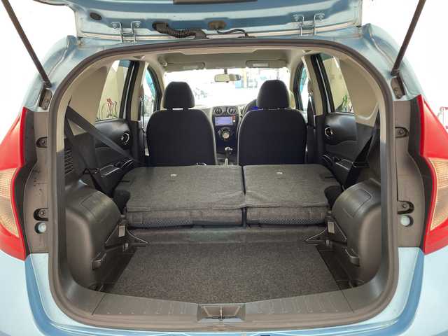 日産 ノート X DIG－S 兵庫県 2014(平26)年 5.6万km ソニックブルー ・純正ナビ/TV/CD/SD/AUX/・ETC/・フロアマット/・アイドリングストップ/・ヘッドライトレベライザー/・電動格納ミラー/・ドアバイザー/・AAC/・スマートキー/・プッシュスタート/・取扱説明書/・保証書