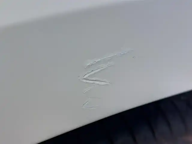 ホンダ ヴェゼル ハイブリッド Z ホンダセンシング 東京都 2018(平30)年 4.9万km プラチナホワイトパール Honda SENSING/・衝突軽減ブレーキ/・車線維持支援システム/・アダプティブクルーズコントロール/パドルシフト/純正８インチメモリーナビ（VXM-187VFEi）/フルセグTV/バックカメラ/ETC/ドライブレコーダー (DRX-GFR01)/ハーフレザーシート/シートヒーター/純正フロアマット/LEDヘッドライト/オートライト/電動コーナーポール/17インチ純正アルミホイール