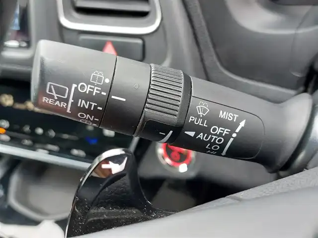 ホンダ ヴェゼル ハイブリッド Z ホンダセンシング 東京都 2018(平30)年 4.9万km プラチナホワイトパール Honda SENSING/・衝突軽減ブレーキ/・車線維持支援システム/・アダプティブクルーズコントロール/パドルシフト/純正８インチメモリーナビ（VXM-187VFEi）/フルセグTV/バックカメラ/ETC/ドライブレコーダー (DRX-GFR01)/ハーフレザーシート/シートヒーター/純正フロアマット/LEDヘッドライト/オートライト/電動コーナーポール/17インチ純正アルミホイール