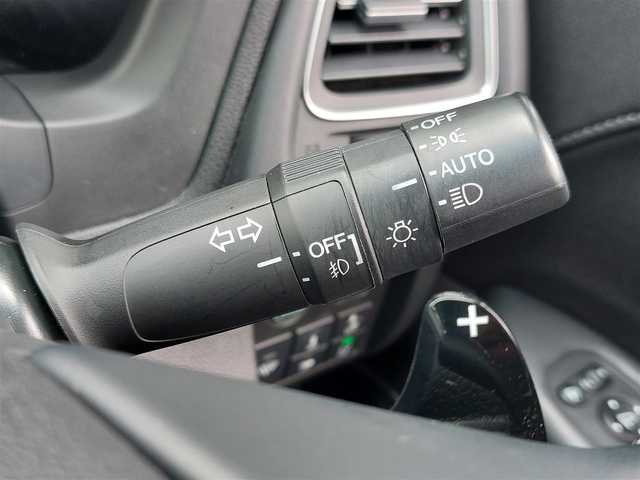 ホンダ ヴェゼル ハイブリッド Z ホンダセンシング 東京都 2018(平30)年 4.9万km プラチナホワイトパール Honda SENSING/・衝突軽減ブレーキ/・車線維持支援システム/・アダプティブクルーズコントロール/パドルシフト/純正８インチメモリーナビ（VXM-187VFEi）/フルセグTV/バックカメラ/ETC/ドライブレコーダー (DRX-GFR01)/ハーフレザーシート/シートヒーター/純正フロアマット/LEDヘッドライト/オートライト/電動コーナーポール/17インチ純正アルミホイール