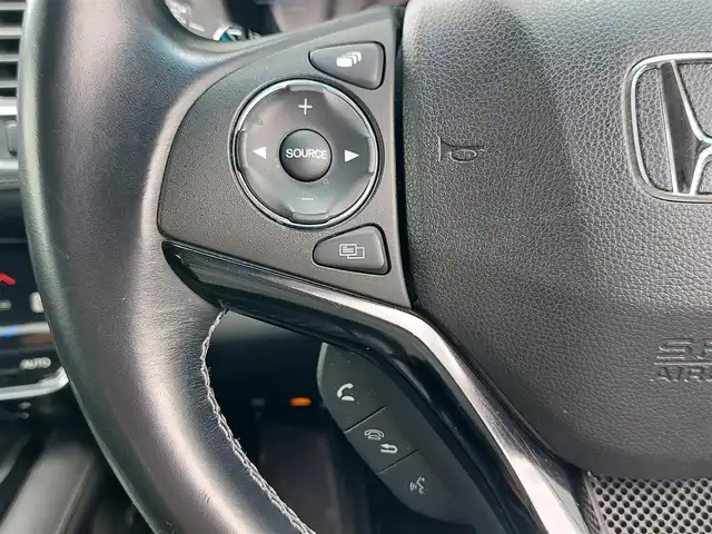 ホンダ ヴェゼル ハイブリッド Z ホンダセンシング 東京都 2018(平30)年 4.9万km プラチナホワイトパール Honda SENSING/・衝突軽減ブレーキ/・車線維持支援システム/・アダプティブクルーズコントロール/パドルシフト/純正８インチメモリーナビ（VXM-187VFEi）/フルセグTV/バックカメラ/ETC/ドライブレコーダー (DRX-GFR01)/ハーフレザーシート/シートヒーター/純正フロアマット/LEDヘッドライト/オートライト/電動コーナーポール/17インチ純正アルミホイール