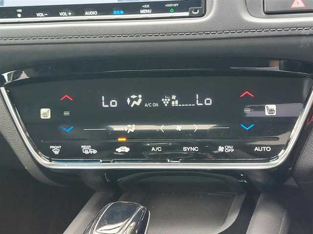 ホンダ ヴェゼル ハイブリッド Z ホンダセンシング 東京都 2018(平30)年 4.9万km プラチナホワイトパール Honda SENSING/・衝突軽減ブレーキ/・車線維持支援システム/・アダプティブクルーズコントロール/パドルシフト/純正８インチメモリーナビ（VXM-187VFEi）/フルセグTV/バックカメラ/ETC/ドライブレコーダー (DRX-GFR01)/ハーフレザーシート/シートヒーター/純正フロアマット/LEDヘッドライト/オートライト/電動コーナーポール/17インチ純正アルミホイール