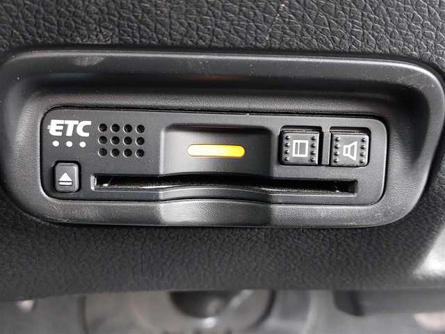 ホンダ ヴェゼル ハイブリッド Z ホンダセンシング 東京都 2018(平30)年 4.9万km プラチナホワイトパール Honda SENSING/・衝突軽減ブレーキ/・車線維持支援システム/・アダプティブクルーズコントロール/パドルシフト/純正８インチメモリーナビ（VXM-187VFEi）/フルセグTV/バックカメラ/ETC/ドライブレコーダー (DRX-GFR01)/ハーフレザーシート/シートヒーター/純正フロアマット/LEDヘッドライト/オートライト/電動コーナーポール/17インチ純正アルミホイール