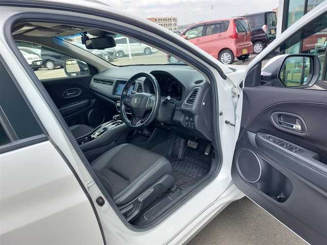 ホンダ ヴェゼル ハイブリッド Z ホンダセンシング 東京都 2018(平30)年 4.9万km プラチナホワイトパール Honda SENSING/・衝突軽減ブレーキ/・車線維持支援システム/・アダプティブクルーズコントロール/パドルシフト/純正８インチメモリーナビ（VXM-187VFEi）/フルセグTV/バックカメラ/ETC/ドライブレコーダー (DRX-GFR01)/ハーフレザーシート/シートヒーター/純正フロアマット/LEDヘッドライト/オートライト/電動コーナーポール/17インチ純正アルミホイール