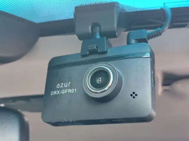 ホンダ ヴェゼル ハイブリッド Z ホンダセンシング 東京都 2018(平30)年 4.9万km プラチナホワイトパール Honda SENSING/・衝突軽減ブレーキ/・車線維持支援システム/・アダプティブクルーズコントロール/パドルシフト/純正８インチメモリーナビ（VXM-187VFEi）/フルセグTV/バックカメラ/ETC/ドライブレコーダー (DRX-GFR01)/ハーフレザーシート/シートヒーター/純正フロアマット/LEDヘッドライト/オートライト/電動コーナーポール/17インチ純正アルミホイール