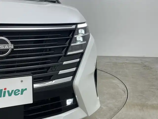 日産 セレナ ハイウェイスター V 岡山県 2023(令5)年 3万km プリズムホワイト ９インチナビ/【CD/DVD/BT/フルセグ】/型番:MDV-M907HDL/両側パワースライドドア/プロパイロット/アラウンドビューモニター/デジタルインナーミラー/ドライブレコーダー/衝突軽減ブレーキ/ＬＥＤヘッドライト/ETC/オートブレーキホールド/パドルシフト/オートハイビーム/ブラインドスポットモニター/フォグランプ/プッシュスタート/純正16インチアルミホイール