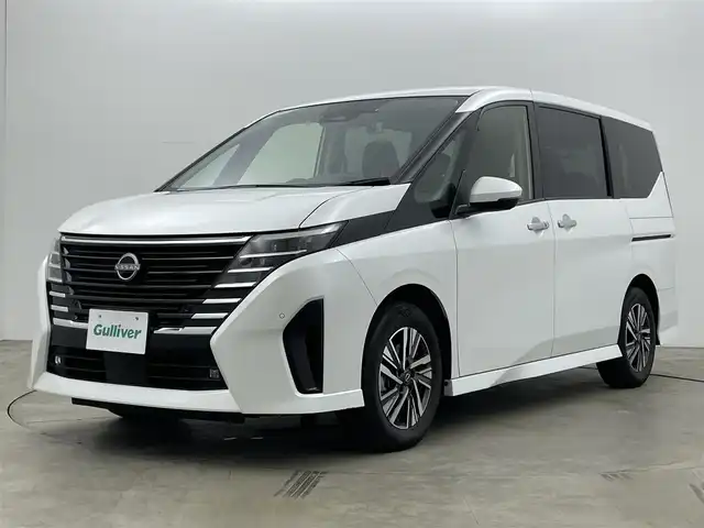 日産 セレナ ハイウェイスター V 岡山県 2023(令5)年 3万km プリズムホワイト ９インチナビ/【CD/DVD/BT/フルセグ】/型番:MDV-M907HDL/両側パワースライドドア/プロパイロット/アラウンドビューモニター/デジタルインナーミラー/ドライブレコーダー/衝突軽減ブレーキ/ＬＥＤヘッドライト/ETC/オートブレーキホールド/パドルシフト/オートハイビーム/ブラインドスポットモニター/フォグランプ/プッシュスタート/純正16インチアルミホイール