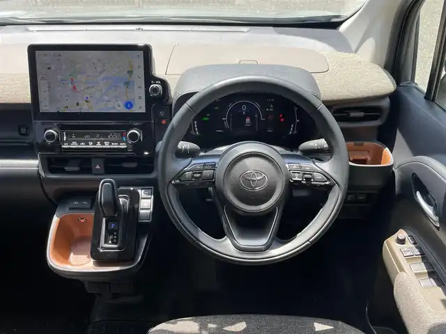 トヨタ シエンタ ハイブリッド Z 広島県 2023(令5)年 1.5万km アーバンカーキ /登録時走行距離/　　　　　　　14456キロ/ワンオーナー/純正ナビ/全方位モニター/地デジ/両側パワースライドドア/クルーズコントロール/ロールサンシェード/スペアキー×１/ビルトインETC/新車時整備手帳/　　【保証書】/取扱説明書/