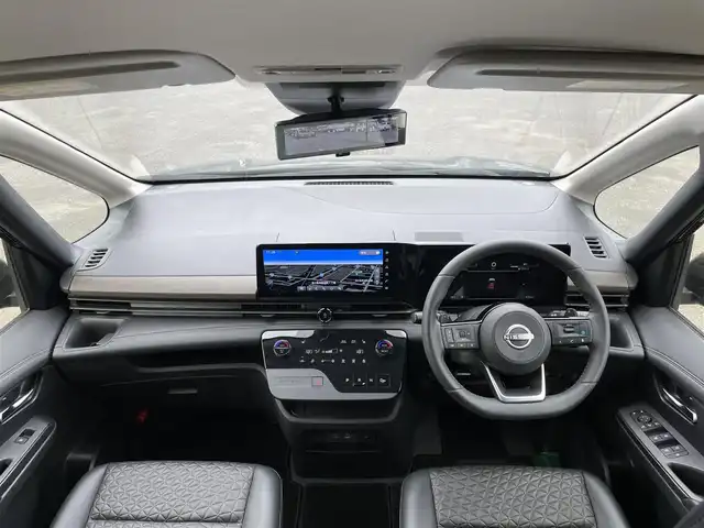 日産 セレナ ハイウェイスター V 道央・札幌 2023(令5)年 0.1万km ダイヤモンドブラック ４WD/純正ディーラーOPナビ/AM/FM/BT/フルセグ/プロパイロット/エマージェンシーブレーキ/横滑り防止装置/レーダークルーズコントロール/レーンキープアシスト/クリアランスソナー/ハンドル支援/アラウンドビューモニター/ビルトインETC2.0/デジタルインナーミラー/アイドリングストップ/ECOMODE/両側パワースライドドア/前席/2列目シートヒーター/防水シート/革巻きステアリング/ステアリングリモコン/パドルシフト/ハンドルヒーター/置くだけ充電/電動パーキング/オートブレーキホールド/スマートキー/LEDヘッドライト/オートライト/オートハイビーム/フォグランプ/電動格納ミラー/ウィンカーミラー/純正フロアマット