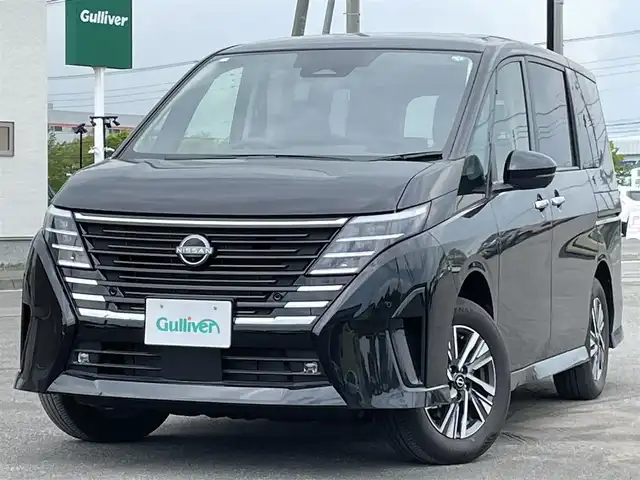 日産 セレナ ハイウェイスター V 道央・札幌 2023(令5)年 0.1万km ダイヤモンドブラック ４WD/純正ディーラーOPナビ/AM/FM/BT/フルセグ/プロパイロット/エマージェンシーブレーキ/横滑り防止装置/レーダークルーズコントロール/レーンキープアシスト/クリアランスソナー/ハンドル支援/アラウンドビューモニター/ビルトインETC2.0/デジタルインナーミラー/アイドリングストップ/ECOMODE/両側パワースライドドア/前席/2列目シートヒーター/防水シート/革巻きステアリング/ステアリングリモコン/パドルシフト/ハンドルヒーター/置くだけ充電/電動パーキング/オートブレーキホールド/スマートキー/LEDヘッドライト/オートライト/オートハイビーム/フォグランプ/電動格納ミラー/ウィンカーミラー/純正フロアマット