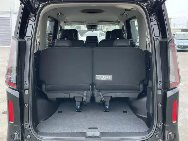日産 セレナ ハイウェイスター V 道央・札幌 2023(令5)年 0.1万km ダイヤモンドブラック ４WD/純正ディーラーOPナビ/AM/FM/BT/フルセグ/プロパイロット/エマージェンシーブレーキ/横滑り防止装置/レーダークルーズコントロール/レーンキープアシスト/クリアランスソナー/ハンドル支援/アラウンドビューモニター/ビルトインETC2.0/デジタルインナーミラー/アイドリングストップ/ECOMODE/両側パワースライドドア/前席/2列目シートヒーター/防水シート/革巻きステアリング/ステアリングリモコン/パドルシフト/ハンドルヒーター/置くだけ充電/電動パーキング/オートブレーキホールド/スマートキー/LEDヘッドライト/オートライト/オートハイビーム/フォグランプ/電動格納ミラー/ウィンカーミラー/純正フロアマット