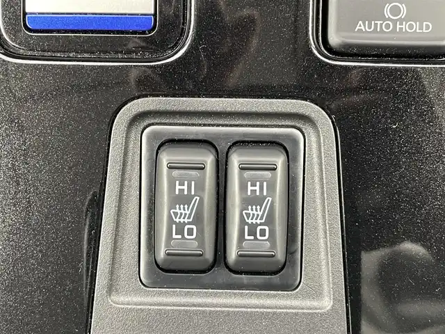 三菱 アウトランダー ＰＨＥＶ G 群馬県 2018(平30)年 1.9万km スターリングシルバーM 後側方車両検知警報システム/＝＝＝＝＝/7インチナビ/・AM/FM/CD/DVD/SD/Bluetooth/フルセグTV/マルチアラウンドモニター(バードアイビュー機能付)/e-Assist/・衝突被害軽減ブレーキシステム/・車線逸脱警報システム/・オートマチックハイビーム/・レーダークルーズコントロールシステム/パーキングセンサー/AC1500W/前席シートヒーター/ステアリングヒーター/ドライブレコーダー/電動パーキングブレーキ/オートブレーキホールド/プッシュスタート/スマートキー