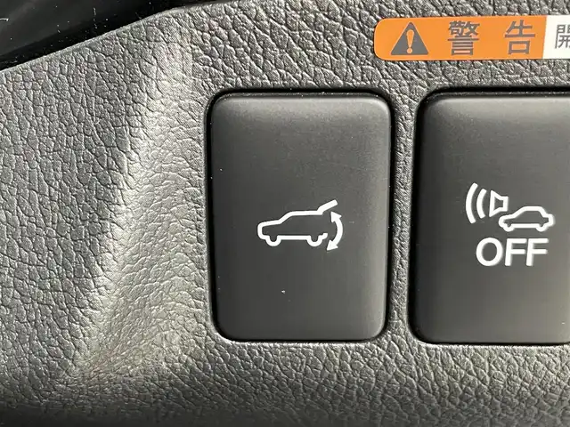 三菱 アウトランダー ＰＨＥＶ G 群馬県 2018(平30)年 1.9万km スターリングシルバーM 後側方車両検知警報システム/＝＝＝＝＝/7インチナビ/・AM/FM/CD/DVD/SD/Bluetooth/フルセグTV/マルチアラウンドモニター(バードアイビュー機能付)/e-Assist/・衝突被害軽減ブレーキシステム/・車線逸脱警報システム/・オートマチックハイビーム/・レーダークルーズコントロールシステム/パーキングセンサー/AC1500W/前席シートヒーター/ステアリングヒーター/ドライブレコーダー/電動パーキングブレーキ/オートブレーキホールド/プッシュスタート/スマートキー