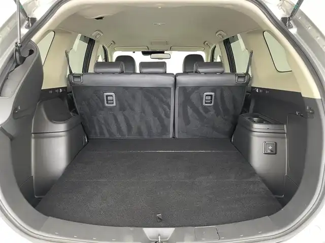 三菱 アウトランダー ＰＨＥＶ G 群馬県 2018(平30)年 1.9万km スターリングシルバーM 後側方車両検知警報システム/＝＝＝＝＝/7インチナビ/・AM/FM/CD/DVD/SD/Bluetooth/フルセグTV/マルチアラウンドモニター(バードアイビュー機能付)/e-Assist/・衝突被害軽減ブレーキシステム/・車線逸脱警報システム/・オートマチックハイビーム/・レーダークルーズコントロールシステム/パーキングセンサー/AC1500W/前席シートヒーター/ステアリングヒーター/ドライブレコーダー/電動パーキングブレーキ/オートブレーキホールド/プッシュスタート/スマートキー