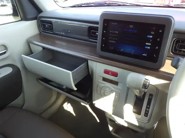 スズキ ラパン ＬＣ X 千葉県 2024(令6)年 0.5万km テラコッタピンクメタリック/アーバンブラウン 2トーン デュアルカメラブレーキサポート/アイドリングストップ/ディスプレイオーディオ/【Bluetooth接続】/バックカメラ/ハーフレザーシート/前席シートヒーター/革巻きステアリング/ステアリングスイッチ/LEDヘッドライト/ウインカーミラー/リアコーナーセンサー/携帯リモコン