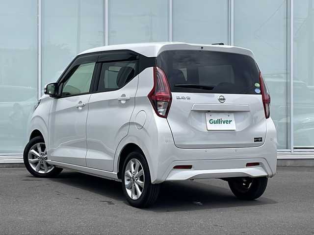 日産 デイズ X 神奈川県 2021(令3)年 0.7万km ホワイトパール 純正9インチメモリナビ/CD/DVD/SD/Bluetooth/フルセグ /【MM320D-L】/アラウンドビューモニター/エマージェンシーブレーキ/コーナーセンサー/ドアバイザー/フロアマット/プッシュスタート/スマートキー