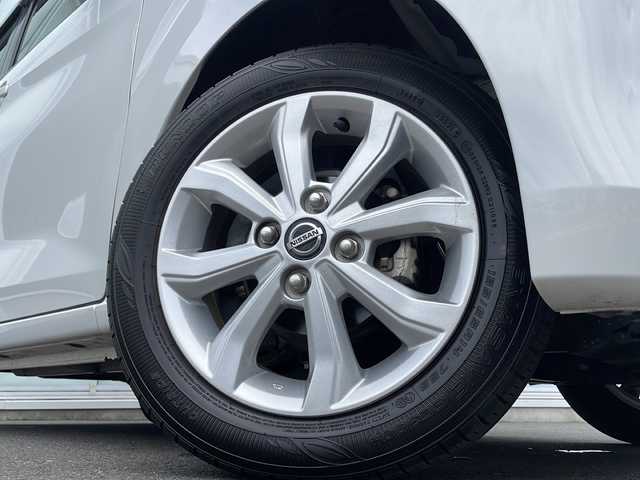 日産 デイズ X 神奈川県 2021(令3)年 0.7万km ホワイトパール 純正9インチメモリナビ/CD/DVD/SD/Bluetooth/フルセグ /【MM320D-L】/アラウンドビューモニター/エマージェンシーブレーキ/コーナーセンサー/ドアバイザー/フロアマット/プッシュスタート/スマートキー