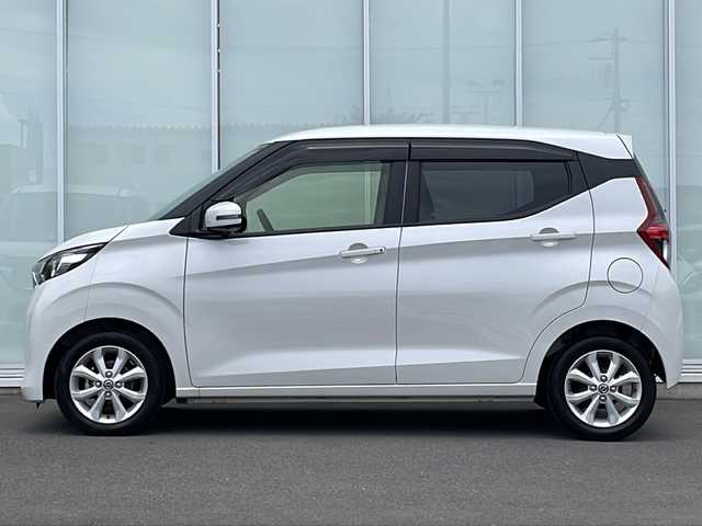 日産 デイズ X 神奈川県 2021(令3)年 0.7万km ホワイトパール 純正9インチメモリナビ/CD/DVD/SD/Bluetooth/フルセグ /【MM320D-L】/アラウンドビューモニター/エマージェンシーブレーキ/コーナーセンサー/ドアバイザー/フロアマット/プッシュスタート/スマートキー
