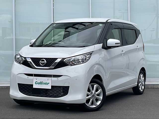 日産 デイズ X 神奈川県 2021(令3)年 0.7万km ホワイトパール 純正9インチメモリナビ/CD/DVD/SD/Bluetooth/フルセグ /【MM320D-L】/アラウンドビューモニター/エマージェンシーブレーキ/コーナーセンサー/ドアバイザー/フロアマット/プッシュスタート/スマートキー