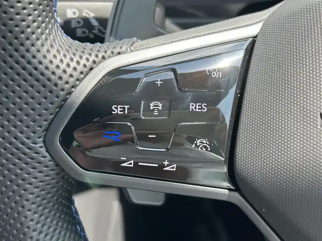 フォルクスワーゲン ティグアン R 富山県 2023(令5)年 0.6万km 青 ワンオーナー/4WD/寒冷地仕様/レーンチェンジアシストシステム/リヤトラフィックアラート/クリアランスソナー/パーキングアシスト/レーンキープアシスト/オートマチックハイビーム/パドルシフト/シートポジションメモリー/衝突軽減システム/ステアリングヒーター/純正SDナビ/Bluetooth/全方位カメラ/パワーシート　D+N席/ビルトインETC/純正AWスタッドレスタイヤ付4本あり