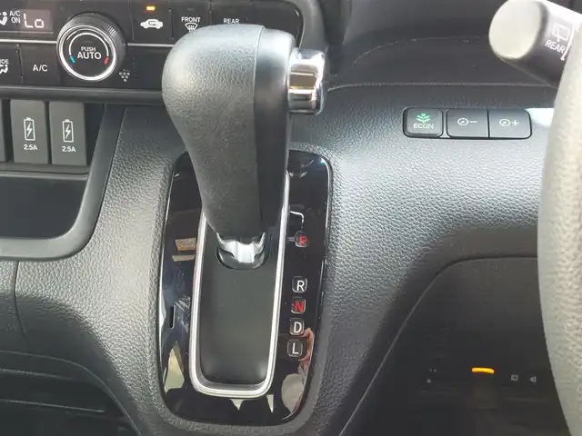 ホンダ Ｎ ＢＯＸ カスタム G L ホンダセンシング 東京都 2018(平30)年 3.2万km クリスタルブラックパール Honda SENSING/・衝突軽減ブレーキ/・誤発進抑制機能/・路外逸脱抑制機能/・アダプティブクルーズコントロール/・車線維持支援システム/・先行車発進お知らせ機能/・コーナーセンサー/プッシュスタート/純正ナビ(VXM-195VFi)/【CD/DVD/ipod/TV/FM/AM/SD/USB/BT/AUX】/バックカメラ/ビルトインETC/両側電動スライドドア/後席ロールサンシェード/LEDヘッドライト/オートライト/フォグランプ/ドアバイザー/14インチ純正アルミホイール/スマートキー