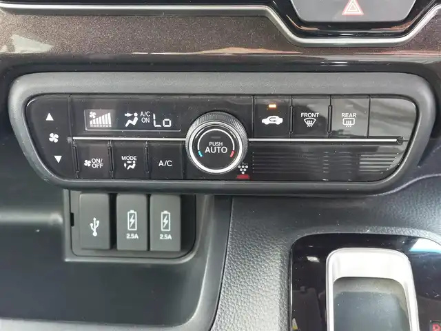 ホンダ Ｎ ＢＯＸ カスタム G L ホンダセンシング 東京都 2018(平30)年 3.2万km クリスタルブラックパール Honda SENSING/・衝突軽減ブレーキ/・誤発進抑制機能/・路外逸脱抑制機能/・アダプティブクルーズコントロール/・車線維持支援システム/・先行車発進お知らせ機能/・コーナーセンサー/プッシュスタート/純正ナビ(VXM-195VFi)/【CD/DVD/ipod/TV/FM/AM/SD/USB/BT/AUX】/バックカメラ/ビルトインETC/両側電動スライドドア/後席ロールサンシェード/LEDヘッドライト/オートライト/フォグランプ/ドアバイザー/14インチ純正アルミホイール/スマートキー