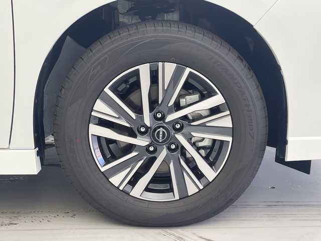 日産 セレナ e－パワー ハイウェイスター V 愛知県 2025(令7)年 0.1千km プリズムホワイト 登録済未使用車 26km/プロパイロット/デジタルインナー/純正12.3型ナビ/・Bluetooth/・フルセグテレビ/全方位モニター/両側パワースライドドア/衝突軽減ブレーキ/レーンキープアシスト/オートマチックハイビーム/ブラインドスポットモニター/前後コーナーセンサー/レーダークルーズコントロール/ワイヤレス充電/ドライブレコーダー/ETC2.0/LEDヘッドライト