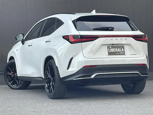 レクサス ＮＸ 350h Fスポーツ 香川県 2022(令4)年 2.6万km ホワイトノーヴァガラスフレーク レクサスセーフティ/レーンディパーチャー/ブラインドスポット/パーキングサポートブレーキ/クリアランスソナー/ワイヤレス充電/FRドライブレコーダー/ACC/ブラックレッドレザーシート/シートヒーター/シートエアコン/パワーシート/デジタルインナーミラー/ヘッドアップディスプレイ/スマートキー/パドルシフト/全方位カメラ/バックカメラ/純正ナビ/地デジ/パワーバックドア/パノラマサンルーフ