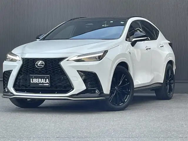 レクサス ＮＸ 350h Fスポーツ 香川県 2022(令4)年 2.6万km ホワイトノーヴァガラスフレーク レクサスセーフティ/レーンディパーチャー/ブラインドスポット/パーキングサポートブレーキ/クリアランスソナー/ワイヤレス充電/FRドライブレコーダー/ACC/ブラックレッドレザーシート/シートヒーター/シートエアコン/パワーシート/デジタルインナーミラー/ヘッドアップディスプレイ/スマートキー/パドルシフト/全方位カメラ/バックカメラ/純正ナビ/地デジ/パワーバックドア/パノラマサンルーフ