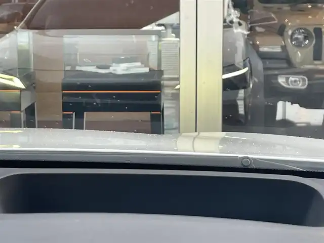 レクサス ＮＸ 350h Fスポーツ 香川県 2022(令4)年 2.6万km ホワイトノーヴァガラスフレーク レクサスセーフティ/レーンディパーチャー/ブラインドスポット/パーキングサポートブレーキ/クリアランスソナー/ワイヤレス充電/FRドライブレコーダー/ACC/ブラックレッドレザーシート/シートヒーター/シートエアコン/パワーシート/デジタルインナーミラー/ヘッドアップディスプレイ/スマートキー/パドルシフト/全方位カメラ/バックカメラ/純正ナビ/地デジ/パワーバックドア/パノラマサンルーフ