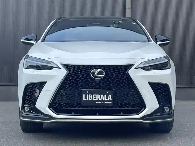 レクサス ＮＸ 350h Fスポーツ 香川県 2022(令4)年 2.6万km ホワイトノーヴァガラスフレーク レクサスセーフティ/レーンディパーチャー/ブラインドスポット/パーキングサポートブレーキ/クリアランスソナー/ワイヤレス充電/FRドライブレコーダー/ACC/ブラックレッドレザーシート/シートヒーター/シートエアコン/パワーシート/デジタルインナーミラー/ヘッドアップディスプレイ/スマートキー/パドルシフト/全方位カメラ/バックカメラ/純正ナビ/地デジ/パワーバックドア/パノラマサンルーフ