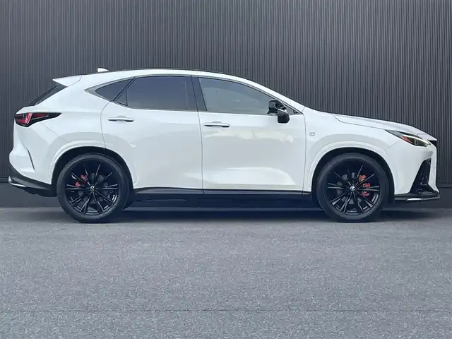 レクサス ＮＸ 350h Fスポーツ 香川県 2022(令4)年 2.6万km ホワイトノーヴァガラスフレーク レクサスセーフティ/レーンディパーチャー/ブラインドスポット/パーキングサポートブレーキ/クリアランスソナー/ワイヤレス充電/FRドライブレコーダー/ACC/ブラックレッドレザーシート/シートヒーター/シートエアコン/パワーシート/デジタルインナーミラー/ヘッドアップディスプレイ/スマートキー/パドルシフト/全方位カメラ/バックカメラ/純正ナビ/地デジ/パワーバックドア/パノラマサンルーフ