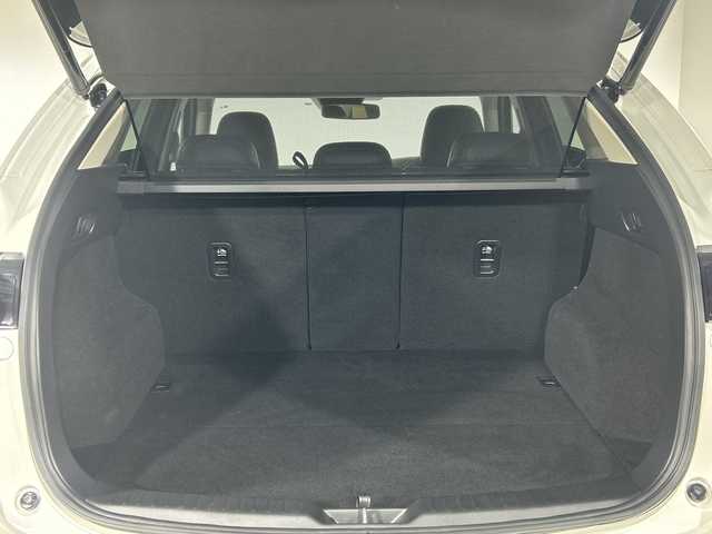 マツダ ＣＸ－５ XD Lパッケージ 茨城県 2018(平30)年 5.7万km スノーフレイクホワイトパールマイカ i-ACTTIVSENSE/純正ナビ/・BT/フルセグTV/AUX/USB/CD/DVD/AM/FM/バックカメラ/BOSEプレミアムサウンド/レザーシート/パワーシート(D/N)/シートヒーター(D/N/二列目)/メモリシート(D)/ETC/パワーバックドア/MTモード/電動サイドブレーキ/オートブレーキホールド/革巻きステアリング/ステアリングスイッチ/ステアリングヒーター/Autoライト/スマートキー/スペアキー/プッシュスタートボタン/電動格納ミラー/ウィンカーミラー/トノカバー/LEDヘッドライト/フォグランプ/純正フロアマット/純正19インチアルミホイール