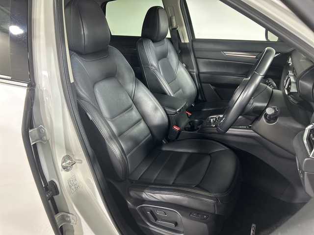 マツダ ＣＸ－５ XD Lパッケージ 茨城県 2018(平30)年 5.7万km スノーフレイクホワイトパールマイカ i-ACTTIVSENSE/純正ナビ/・BT/フルセグTV/AUX/USB/CD/DVD/AM/FM/バックカメラ/BOSEプレミアムサウンド/レザーシート/パワーシート(D/N)/シートヒーター(D/N/二列目)/メモリシート(D)/ETC/パワーバックドア/MTモード/電動サイドブレーキ/オートブレーキホールド/革巻きステアリング/ステアリングスイッチ/ステアリングヒーター/Autoライト/スマートキー/スペアキー/プッシュスタートボタン/電動格納ミラー/ウィンカーミラー/トノカバー/LEDヘッドライト/フォグランプ/純正フロアマット/純正19インチアルミホイール