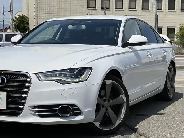 アウディ Ａ６ 2．8 FSI クワトロ 三重県 2012(平24)年 9.5万km グレイシアホワイトメタリック ♪4WD/♪車検 令和9年10月12日迄/黒革シート/前席パワーシート (D席メモリ付)/前席シートヒーター/スマートキー×2/プッシュスタート/パーキングエイド/オートブレーキホールド/BOSEサウンド/純正ナビ/・CD・SD・DTV/・DVD再生/・Bluetoothオーディオ/・バックカメラ/アイドリングストップ/20インチAW/LEDヘッドライト/リアフォグライト/オートライト/ウィンカーミラー/オートリトラクタブルミラー/革巻ステアリング/ステアリングスイッチ/クルーズコントロール/ウッドパネル/スモークフィルム/フロアマット/ETC/サイド/カーテンエアバック