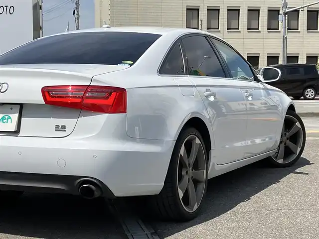 アウディ Ａ６ 2．8 FSI クワトロ 三重県 2012(平24)年 9.5万km グレイシアホワイトメタリック ♪4WD/♪車検 令和9年10月12日迄/黒革シート/前席パワーシート (D席メモリ付)/前席シートヒーター/スマートキー×2/プッシュスタート/パーキングエイド/オートブレーキホールド/BOSEサウンド/純正ナビ/・CD・SD・DTV/・DVD再生/・Bluetoothオーディオ/・バックカメラ/アイドリングストップ/20インチAW/LEDヘッドライト/リアフォグライト/オートライト/ウィンカーミラー/オートリトラクタブルミラー/革巻ステアリング/ステアリングスイッチ/クルーズコントロール/ウッドパネル/スモークフィルム/フロアマット/ETC/サイド/カーテンエアバック