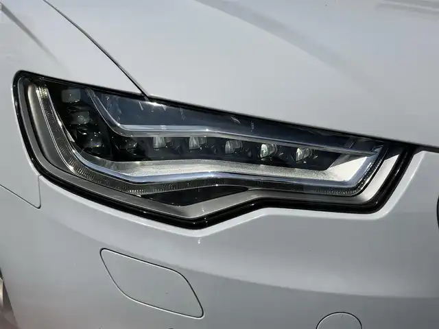 アウディ Ａ６ 2．8 FSI クワトロ 三重県 2012(平24)年 9.5万km グレイシアホワイトメタリック ♪4WD/♪車検 令和9年10月12日迄/黒革シート/前席パワーシート (D席メモリ付)/前席シートヒーター/スマートキー×2/プッシュスタート/パーキングエイド/オートブレーキホールド/BOSEサウンド/純正ナビ/・CD・SD・DTV/・DVD再生/・Bluetoothオーディオ/・バックカメラ/アイドリングストップ/20インチAW/LEDヘッドライト/リアフォグライト/オートライト/ウィンカーミラー/オートリトラクタブルミラー/革巻ステアリング/ステアリングスイッチ/クルーズコントロール/ウッドパネル/スモークフィルム/フロアマット/ETC/サイド/カーテンエアバック