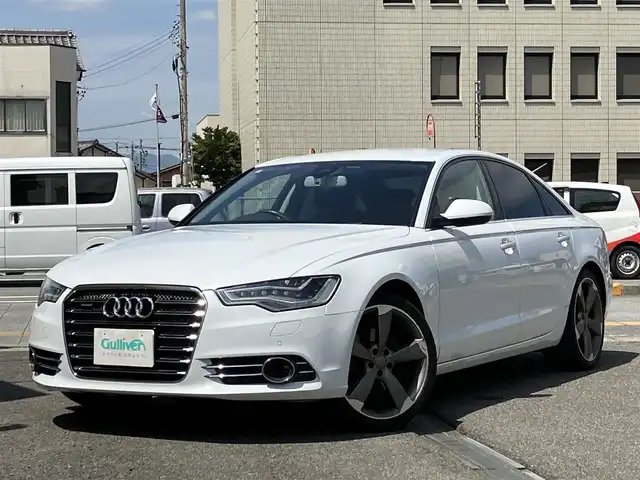 アウディ Ａ６ 2．8 FSI クワトロ 三重県 2012(平24)年 9.5万km グレイシアホワイトメタリック ♪4WD/♪車検 令和9年10月12日迄/黒革シート/前席パワーシート (D席メモリ付)/前席シートヒーター/スマートキー×2/プッシュスタート/パーキングエイド/オートブレーキホールド/BOSEサウンド/純正ナビ/・CD・SD・DTV/・DVD再生/・Bluetoothオーディオ/・バックカメラ/アイドリングストップ/20インチAW/LEDヘッドライト/リアフォグライト/オートライト/ウィンカーミラー/オートリトラクタブルミラー/革巻ステアリング/ステアリングスイッチ/クルーズコントロール/ウッドパネル/スモークフィルム/フロアマット/ETC/サイド/カーテンエアバック