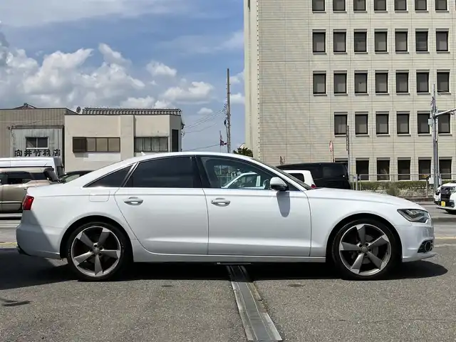 アウディ Ａ６ 2．8 FSI クワトロ 三重県 2012(平24)年 9.5万km グレイシアホワイトメタリック ♪4WD/♪車検 令和9年10月12日迄/黒革シート/前席パワーシート (D席メモリ付)/前席シートヒーター/スマートキー×2/プッシュスタート/パーキングエイド/オートブレーキホールド/BOSEサウンド/純正ナビ/・CD・SD・DTV/・DVD再生/・Bluetoothオーディオ/・バックカメラ/アイドリングストップ/20インチAW/LEDヘッドライト/リアフォグライト/オートライト/ウィンカーミラー/オートリトラクタブルミラー/革巻ステアリング/ステアリングスイッチ/クルーズコントロール/ウッドパネル/スモークフィルム/フロアマット/ETC/サイド/カーテンエアバック