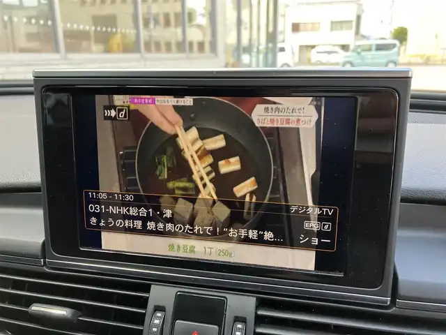 アウディ Ａ６ 2．8 FSI クワトロ 三重県 2012(平24)年 9.5万km グレイシアホワイトメタリック ♪4WD/♪車検 令和9年10月12日迄/黒革シート/前席パワーシート (D席メモリ付)/前席シートヒーター/スマートキー×2/プッシュスタート/パーキングエイド/オートブレーキホールド/BOSEサウンド/純正ナビ/・CD・SD・DTV/・DVD再生/・Bluetoothオーディオ/・バックカメラ/アイドリングストップ/20インチAW/LEDヘッドライト/リアフォグライト/オートライト/ウィンカーミラー/オートリトラクタブルミラー/革巻ステアリング/ステアリングスイッチ/クルーズコントロール/ウッドパネル/スモークフィルム/フロアマット/ETC/サイド/カーテンエアバック