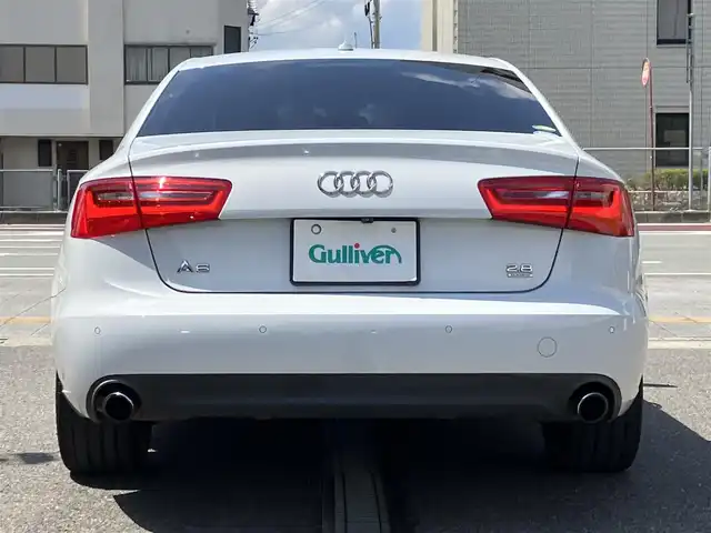 アウディ Ａ６ 2．8 FSI クワトロ 三重県 2012(平24)年 9.5万km グレイシアホワイトメタリック ♪4WD/♪車検 令和9年10月12日迄/黒革シート/前席パワーシート (D席メモリ付)/前席シートヒーター/スマートキー×2/プッシュスタート/パーキングエイド/オートブレーキホールド/BOSEサウンド/純正ナビ/・CD・SD・DTV/・DVD再生/・Bluetoothオーディオ/・バックカメラ/アイドリングストップ/20インチAW/LEDヘッドライト/リアフォグライト/オートライト/ウィンカーミラー/オートリトラクタブルミラー/革巻ステアリング/ステアリングスイッチ/クルーズコントロール/ウッドパネル/スモークフィルム/フロアマット/ETC/サイド/カーテンエアバック