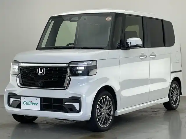 ホンダ Ｎ ＢＯＸ カスタム ターボ 愛知県 2025(令7)年 0.4万km プラチナホワイトパール 純正８型ナビ　バックカメラ　ＥＴＣ　禁煙車　純正前後ドラレコ　黒ハーフレザー　フルセグＴＶ　ホンダセンシング　衝突軽減　両側電動スライド　シートヒーター　誤発進抑制　追従クルコン　ＬＥＤオートライト　