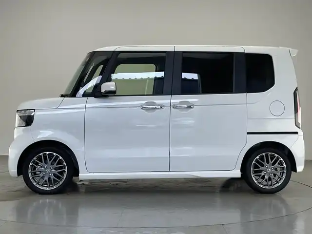 ホンダ Ｎ ＢＯＸ カスタム ターボ 愛知県 2025(令7)年 0.4万km プラチナホワイトパール 純正８型ナビ　バックカメラ　ＥＴＣ　禁煙車　純正前後ドラレコ　黒ハーフレザー　フルセグＴＶ　ホンダセンシング　衝突軽減　両側電動スライド　シートヒーター　誤発進抑制　追従クルコン　ＬＥＤオートライト　