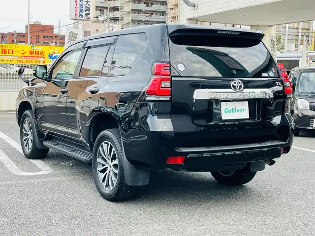 トヨタ ランドクルーザー プラド TX Lパッケージ 大分県 2018(平30)年 6.5万km ブラック 純正19インチAW【MOP】/（切削光輝＋ダークグレーメタリック塗装）/純正ナビ(NSZT-W68T)/【フルセグTV/Bluetooth/DVD/CD/SD】/Toyota Safety Sense/・プリクラッシュセーフティ/・レーンディパーチャーアラート/・オートマチックハイビーム/・レーダークルーズコントロール/ヘッドライトウォッシャー/DN席シートベンチレーション/DN席快適温熱シート/DN席パワーシート/合成皮革シート/本革巻きシフトノブ＆パーキングブレーキレバー/バックカメラ/ETC/電動格納ミラー/ウィンカーミラー/プッシュスタート /スマートキー2本/保証書/取扱説明書