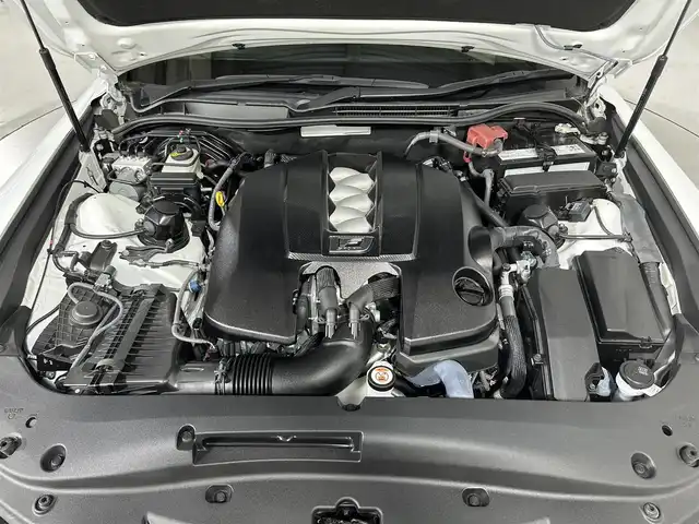 レクサス ＩＳ 500 Fスポーツパフォーマンス 佐賀県 2023(令5)年 0.7万km ホワイトノーヴァガラスフレーク AA仕入れ：評価点5点/ワンオーナー/メーカーOP/・3眼LEDヘッドライト/・オレンジキャリパー/・サンルーフ/メーカー純正ナビ＜フルセグTV/Bluetooth＞/パノラミックビューモニター/パワーシート＜運転席/助手席＞/ベンチレーション＜運転席/助手席＞/メモリシート/本革スポーツシート/ENKEI製19インチアルミホイール/Lexus Safety Sense/・PCS/・LTA/・RSA/・レーダークルーズコントロール/・BSM/・ヒルスタートアシストコントロール/・パーキングサポートブレーキ