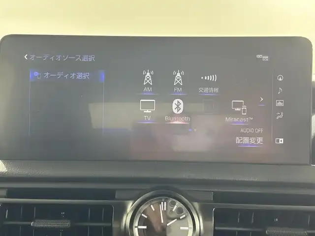 レクサス ＩＳ 500 Fスポーツパフォーマンス 佐賀県 2023(令5)年 0.7万km ホワイトノーヴァガラスフレーク AA仕入れ：評価点5点/ワンオーナー/メーカーOP/・3眼LEDヘッドライト/・オレンジキャリパー/・サンルーフ/メーカー純正ナビ＜フルセグTV/Bluetooth＞/パノラミックビューモニター/パワーシート＜運転席/助手席＞/ベンチレーション＜運転席/助手席＞/メモリシート/本革スポーツシート/ENKEI製19インチアルミホイール/Lexus Safety Sense/・PCS/・LTA/・RSA/・レーダークルーズコントロール/・BSM/・ヒルスタートアシストコントロール/・パーキングサポートブレーキ