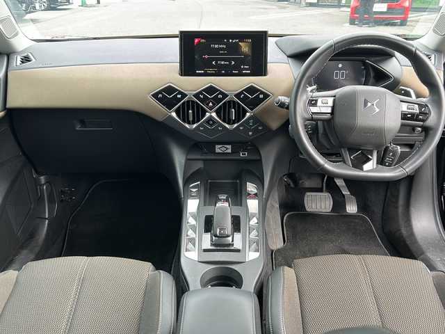 ＤＳオートモビル ＤＳ３ クロスバック ソーシック 岐阜県 2020(令2)年 4.1万km 黒 登録時走行距離４０７４２ｋｍ/純正ディスプレイオーディオ/バックカメラ/ブラインドスポットモニター/レーダークルーズコントロール/レーンキープアシスト/コーナーセンサー前後/ＬＥＤヘッドライト/ハーフレザーシート/プッシュスタート/純正アルミホイール/スマートキー/ETC/フルフラットシート/デイライト/オートライト/置くだけ充電スポット/フロアマット